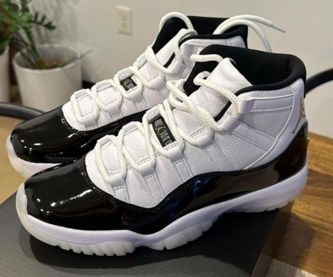 Jordan 11 Black and White